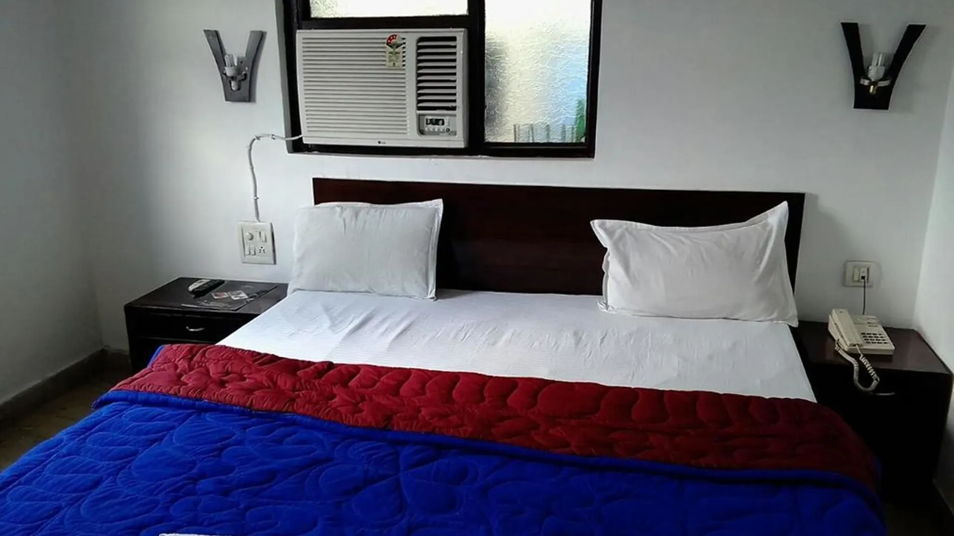 Hotel Navneet Grand Agra