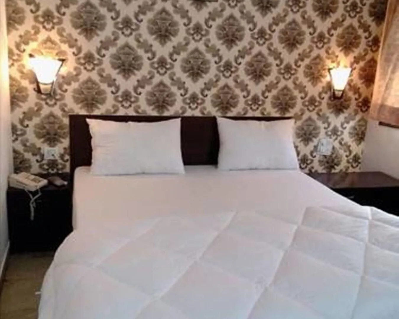 Hotel Navneet Grand Agra  India